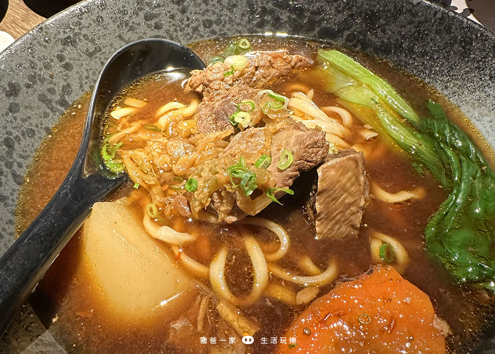 太初麵食|台中公益商圈高質感日式禪風空間、免收服務費,平價麵食推薦 太初牛肉麵20