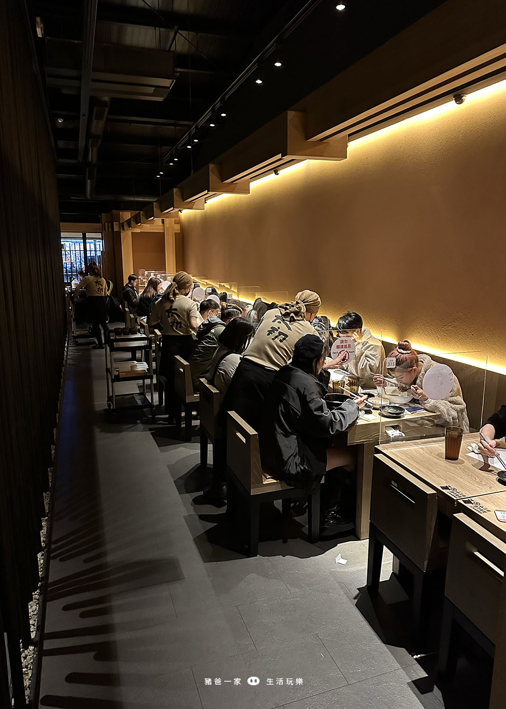 太初麵食|台中公益商圈高質感日式禪風空間、免收服務費,平價麵食推薦 太初牛肉麵24