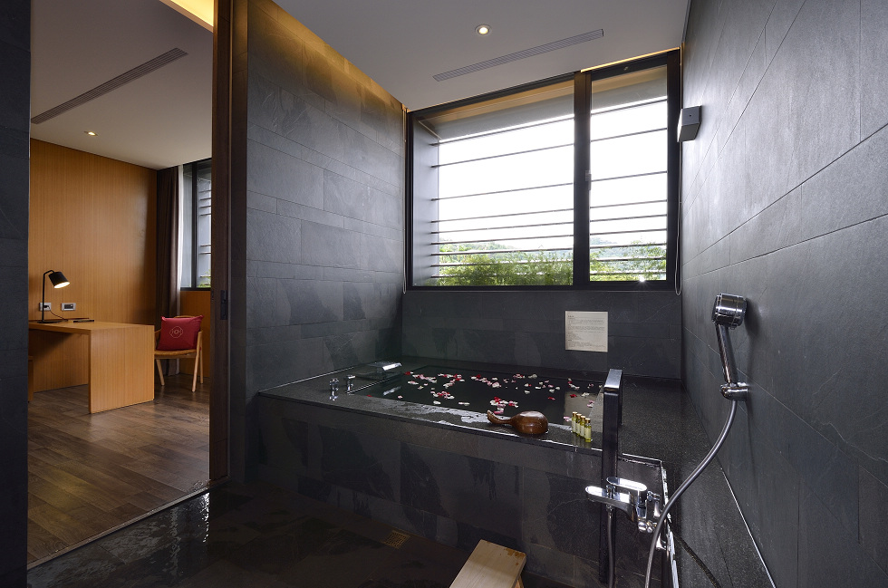 台中日光溫泉一泊二食住宿券!超夯的溫泉飯店,總是一房難求,本團可搶先訂房 DSC5349