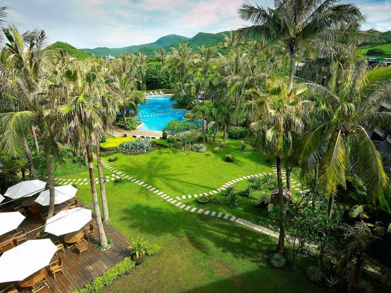 墾丁凱撒大飯店》限時團購!兩大兩幼一泊二食(早餐+晚餐) $4XXX起 2842 15030700280025886395