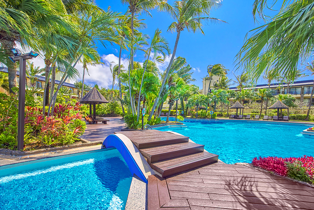 墾丁凱撒大飯店》限時團購!兩大兩幼一泊二食(早餐+晚餐) $4XXX起 椰林泳池 1