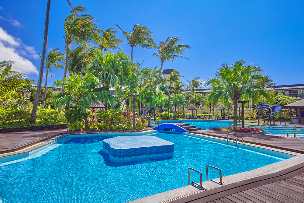 墾丁凱撒大飯店》限時團購!兩大兩幼一泊二食(早餐+晚餐) $4XXX起 椰林泳池 3