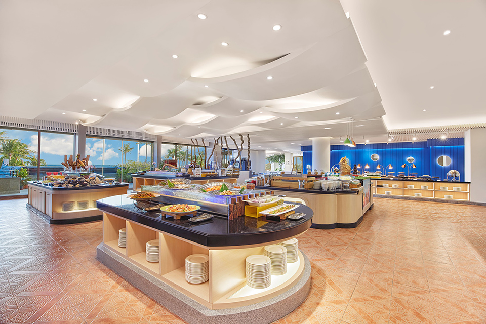 墾丁凱撒大飯店》限時團購!兩大兩幼一泊二食(早餐+晚餐) $4XXX起 發現西餐廳 3