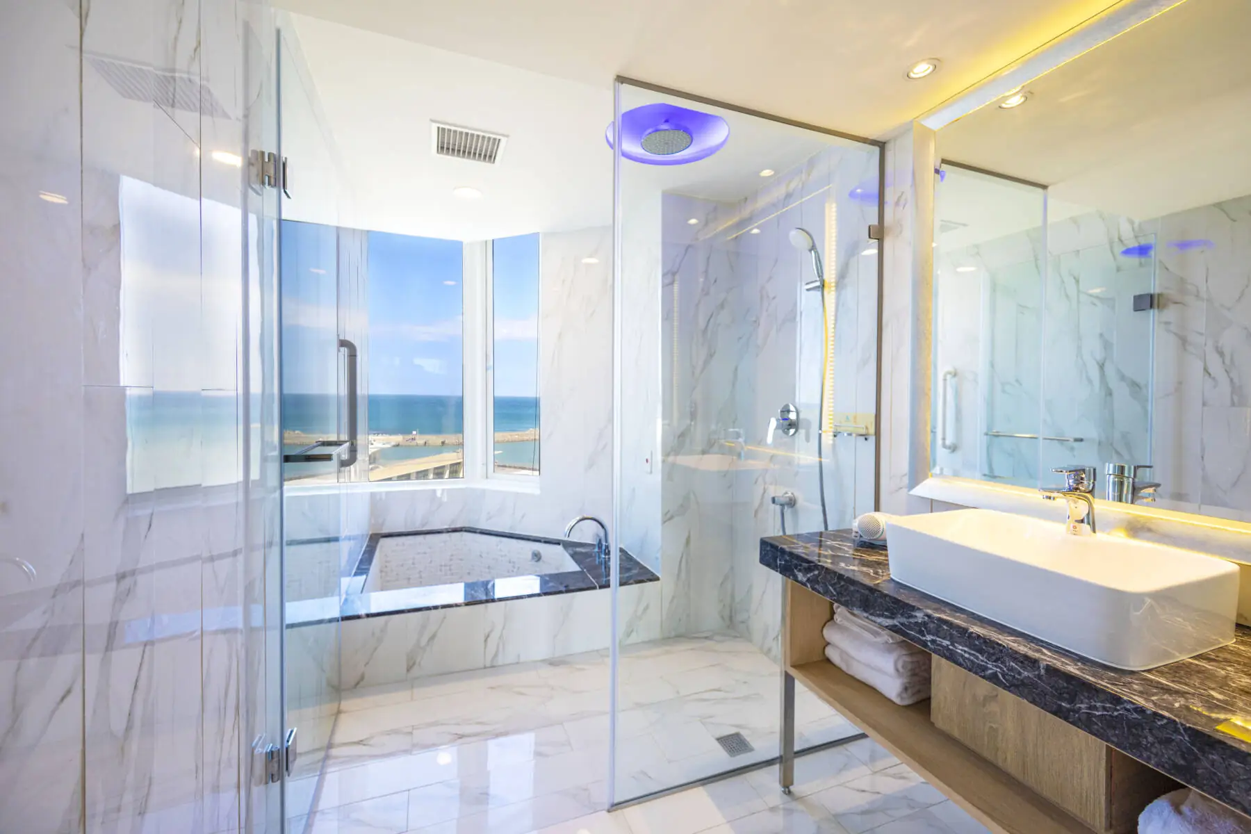 817 愛情海二中床客房 海景IMG 0992小