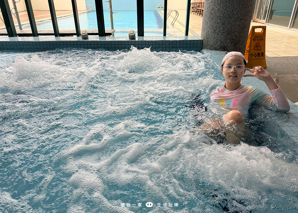 台東娜路彎銀河酒店,海洋深層水游泳池、晚上免費宵夜冰淇淋任你吃 台東娜路彎銀河酒店8