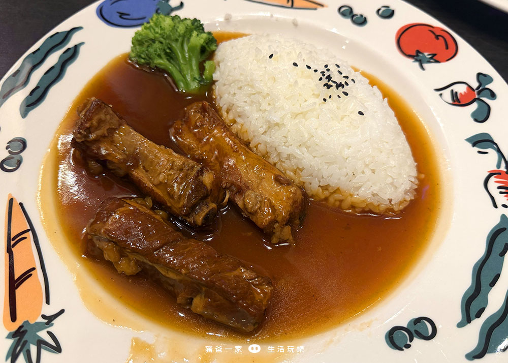 台東娜路彎銀河酒店,海洋深層水游泳池、晚上免費宵夜冰淇淋任你吃 台東銀河酒店 晚餐8 1