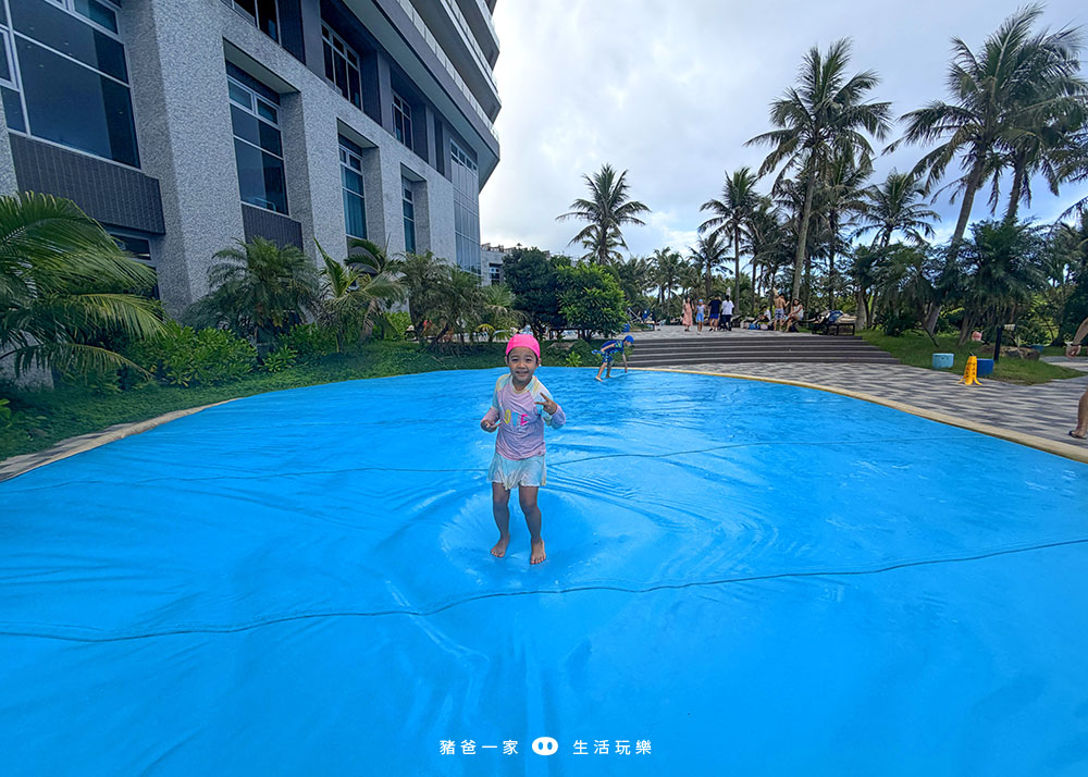 宜蘭凱渡廣場酒店|全台唯一海水泳池、漂漂河,還有400坪遊戲室、溫泉,一站式渡假最開心 宜蘭凱渡廣場酒店 戶外泳池1