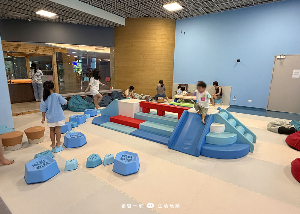 宜蘭凱渡廣場酒店|全台唯一海水泳池、漂漂河,還有400坪遊戲室、溫泉,一站式渡假最開心 宜蘭凱渡廣場酒店 遊戲室7