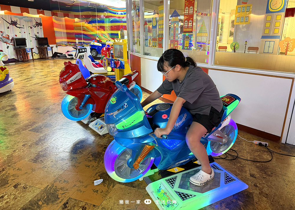 台東娜路彎大酒店|設施超豐富,游泳池、遊戲室和SPA等等,待在飯店就很好玩 台東娜路彎大酒店 遊戲室13
