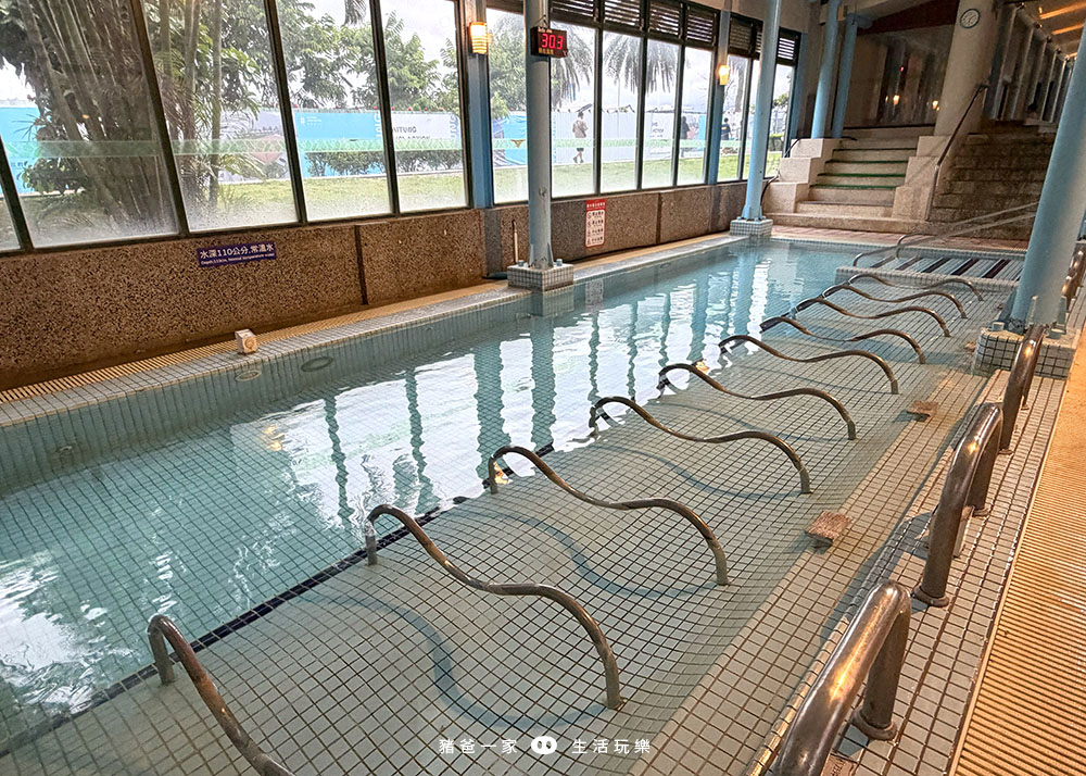 台東娜路彎大酒店|設施超豐富,游泳池、遊戲室和SPA等等,待在飯店就很好玩 娜路彎大酒店-游泳池1