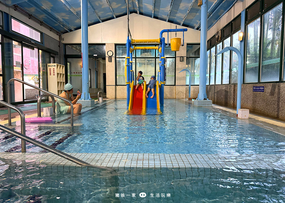 台東娜路彎大酒店|設施超豐富,游泳池、遊戲室和SPA等等,待在飯店就很好玩 娜路彎大酒店-游泳池1