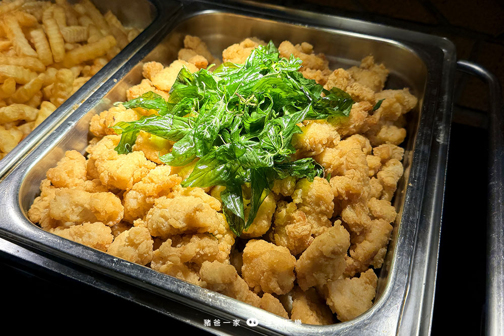 桃園高爾夫俱樂部 ‧ 悅華大酒店|一泊三食早餐、下午茶+宵夜,戲水池、摩天輪、碰碰車免費玩 桃園悅華-宵夜鹹酥雞