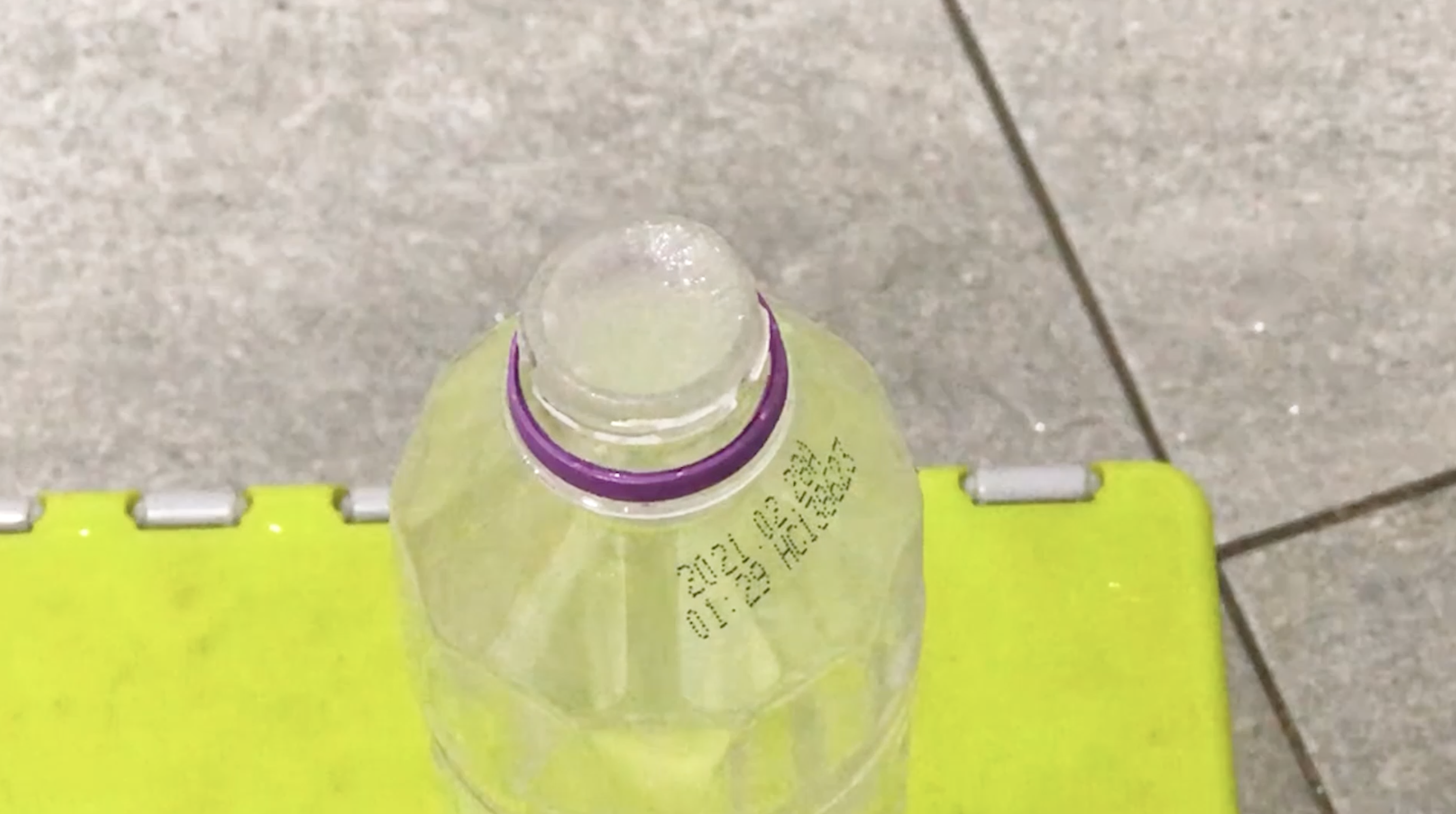 “科學實驗-倒立水瓶不漏水”/