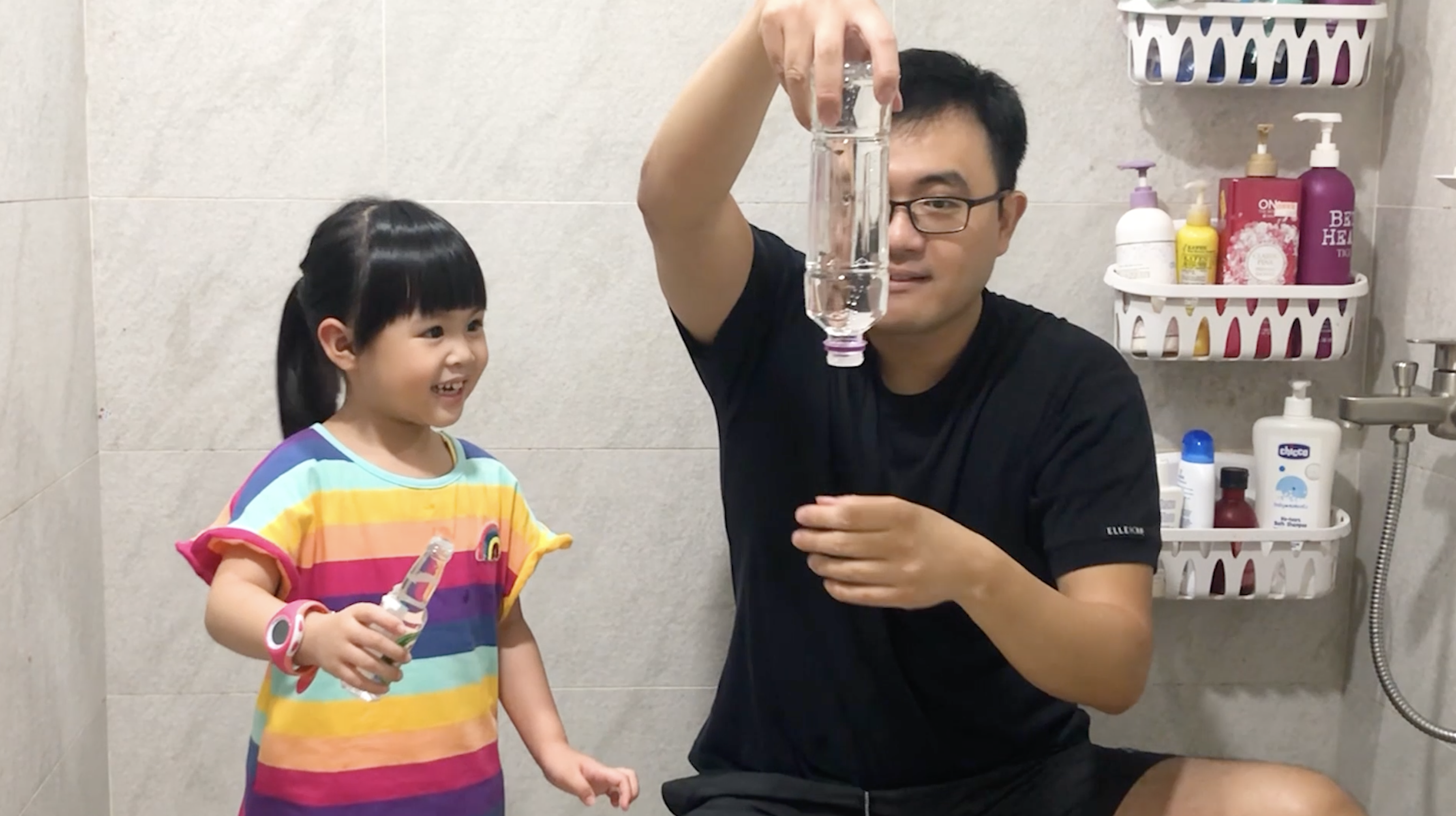 “科學實驗-倒立水瓶不漏水”/