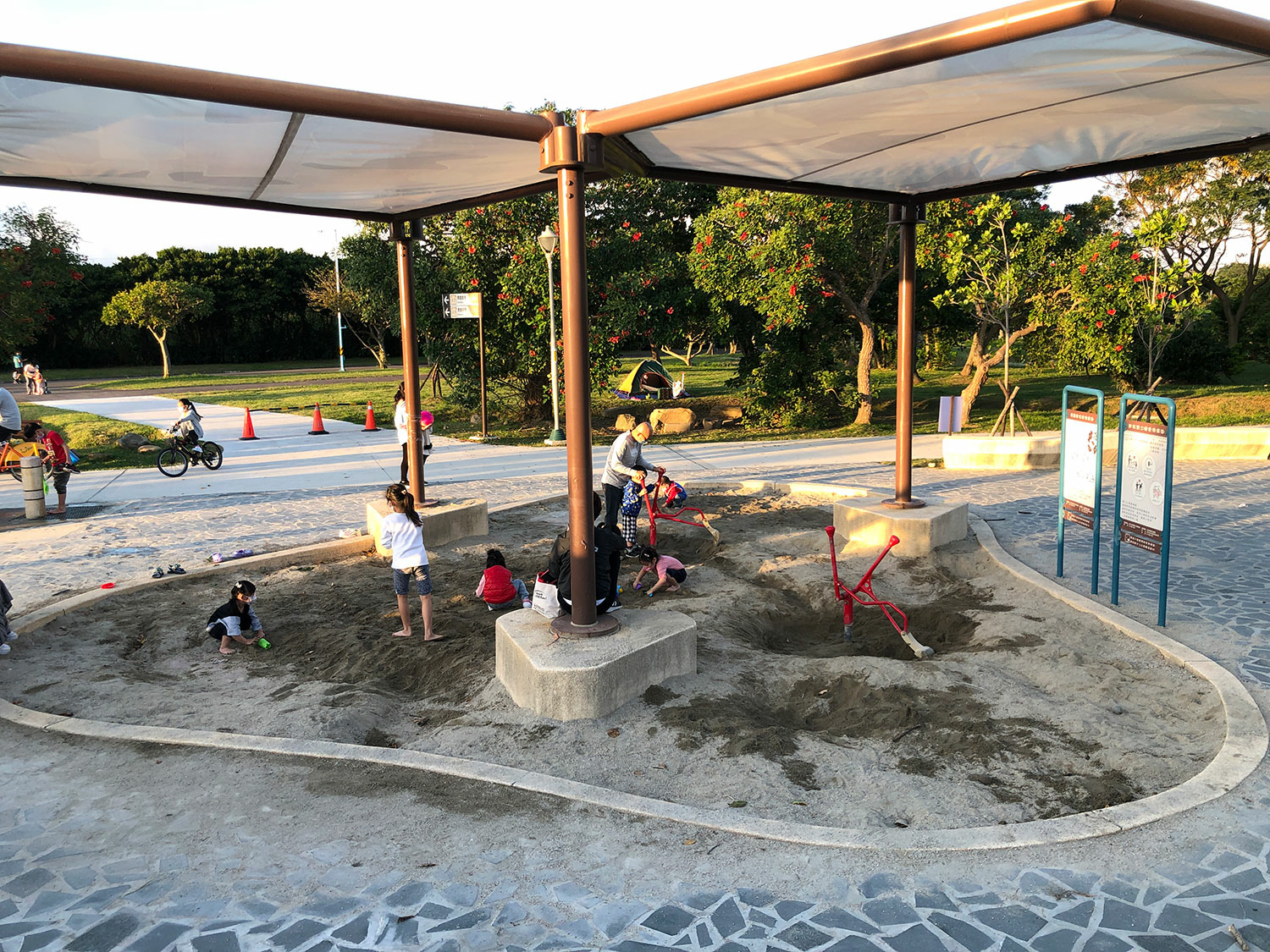 “新北公園-八里十三行文化公園”/