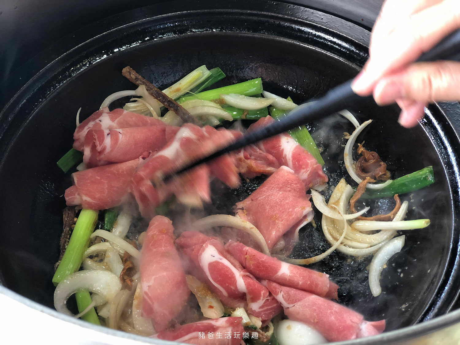 “新莊美食-雅香石頭火鍋”/