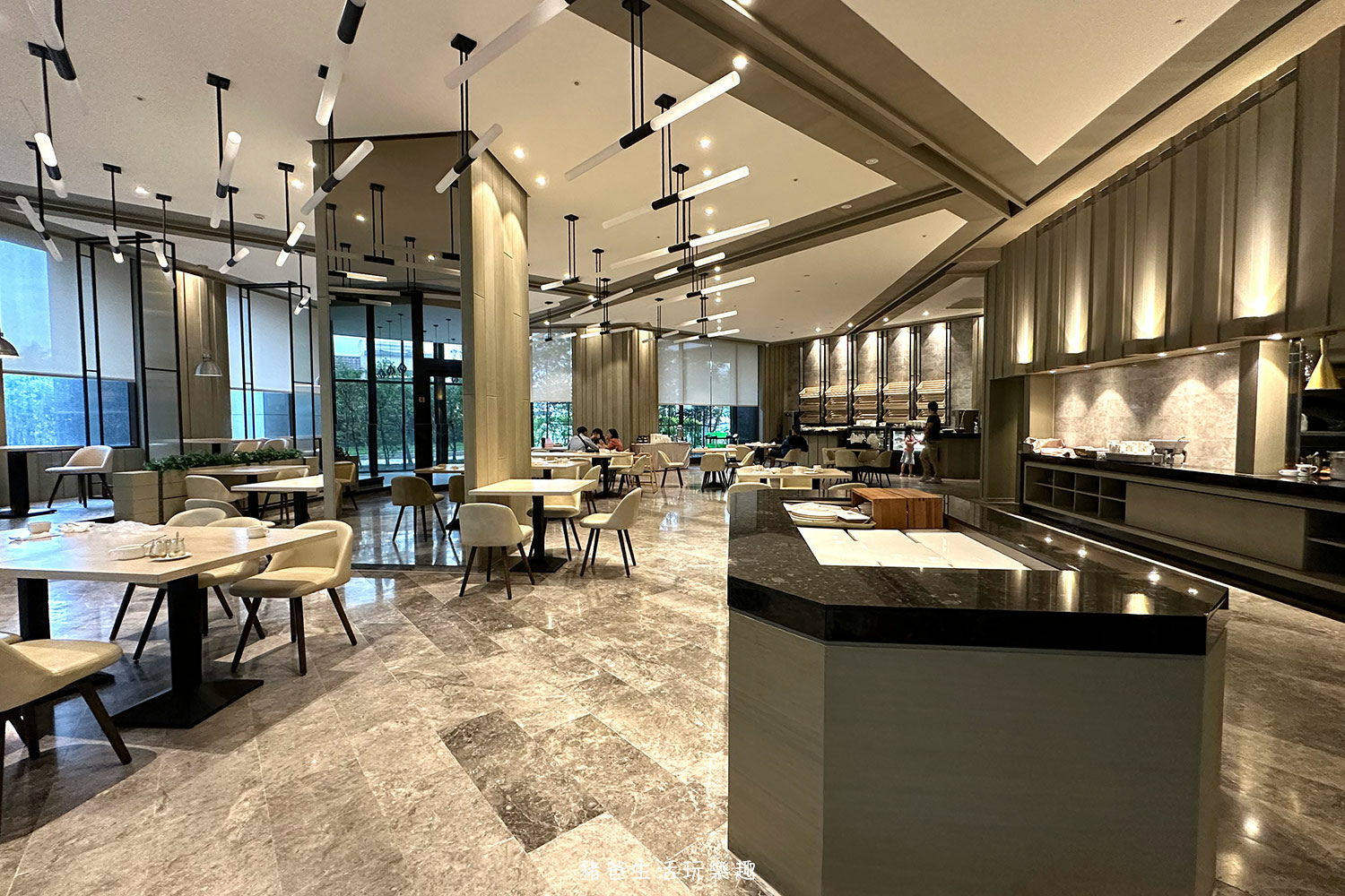 “村却國際溫泉酒店”/