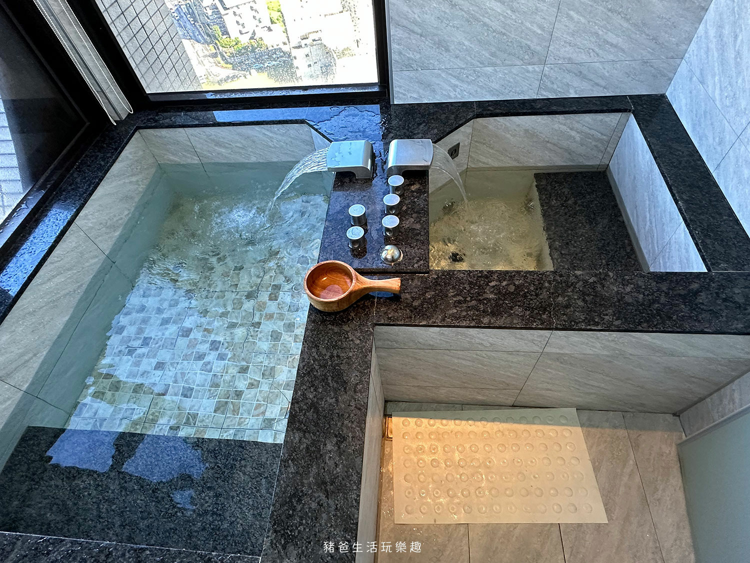 “村却國際溫泉酒店”/