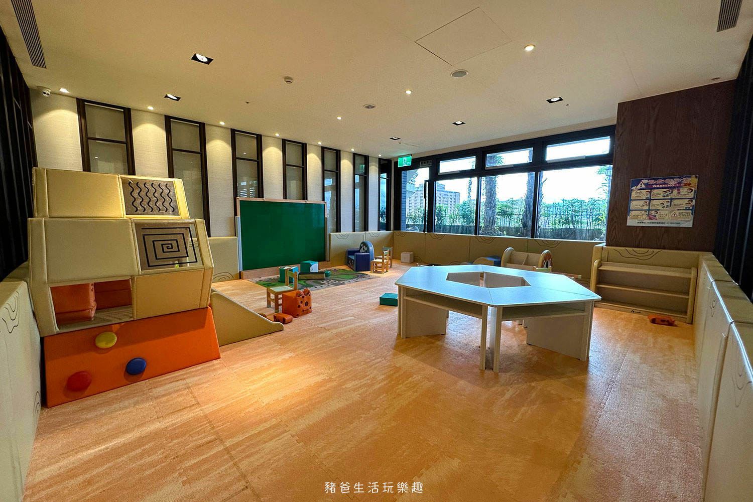 “村却國際溫泉酒店”/