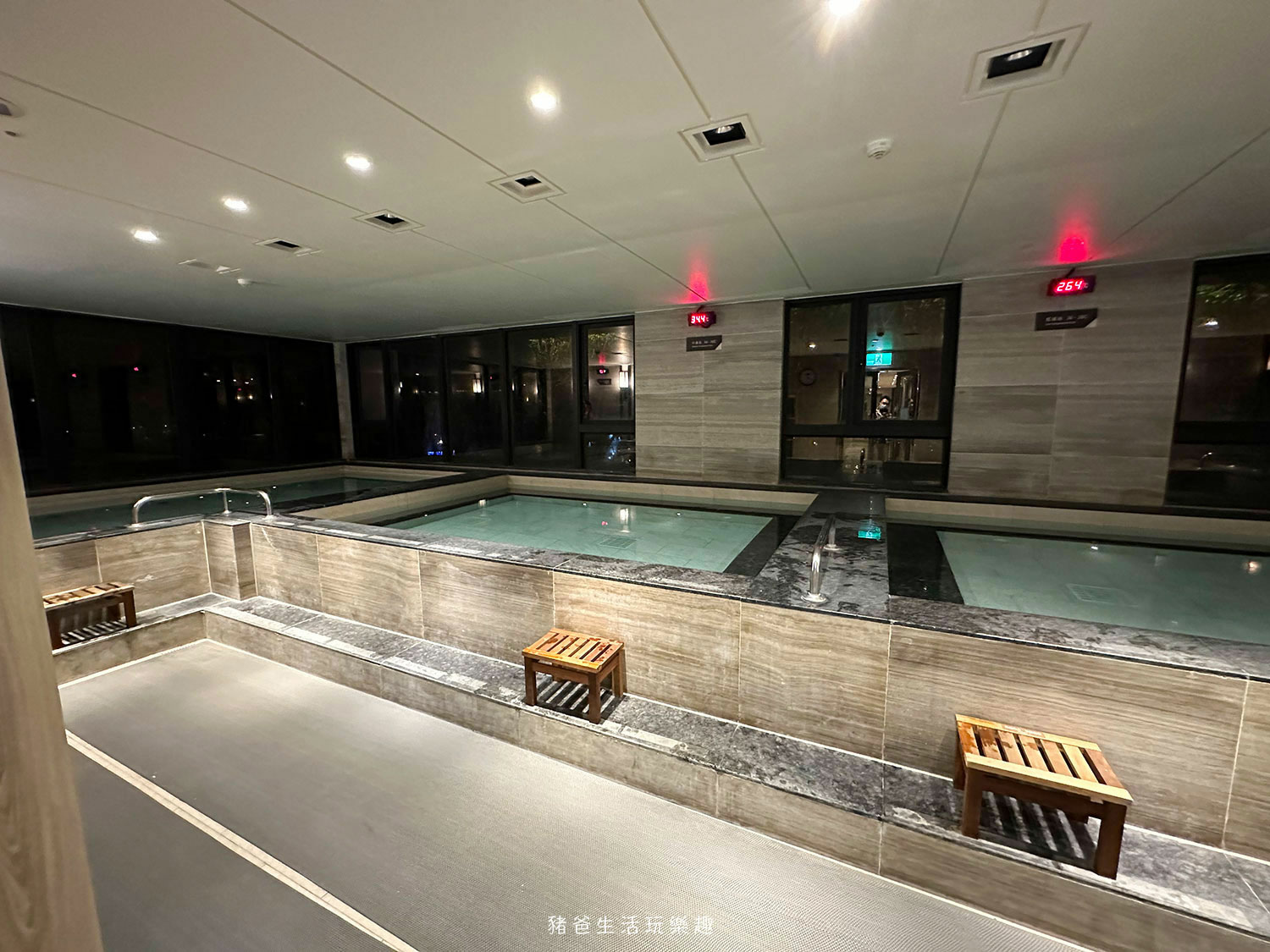 “村却國際溫泉酒店”/