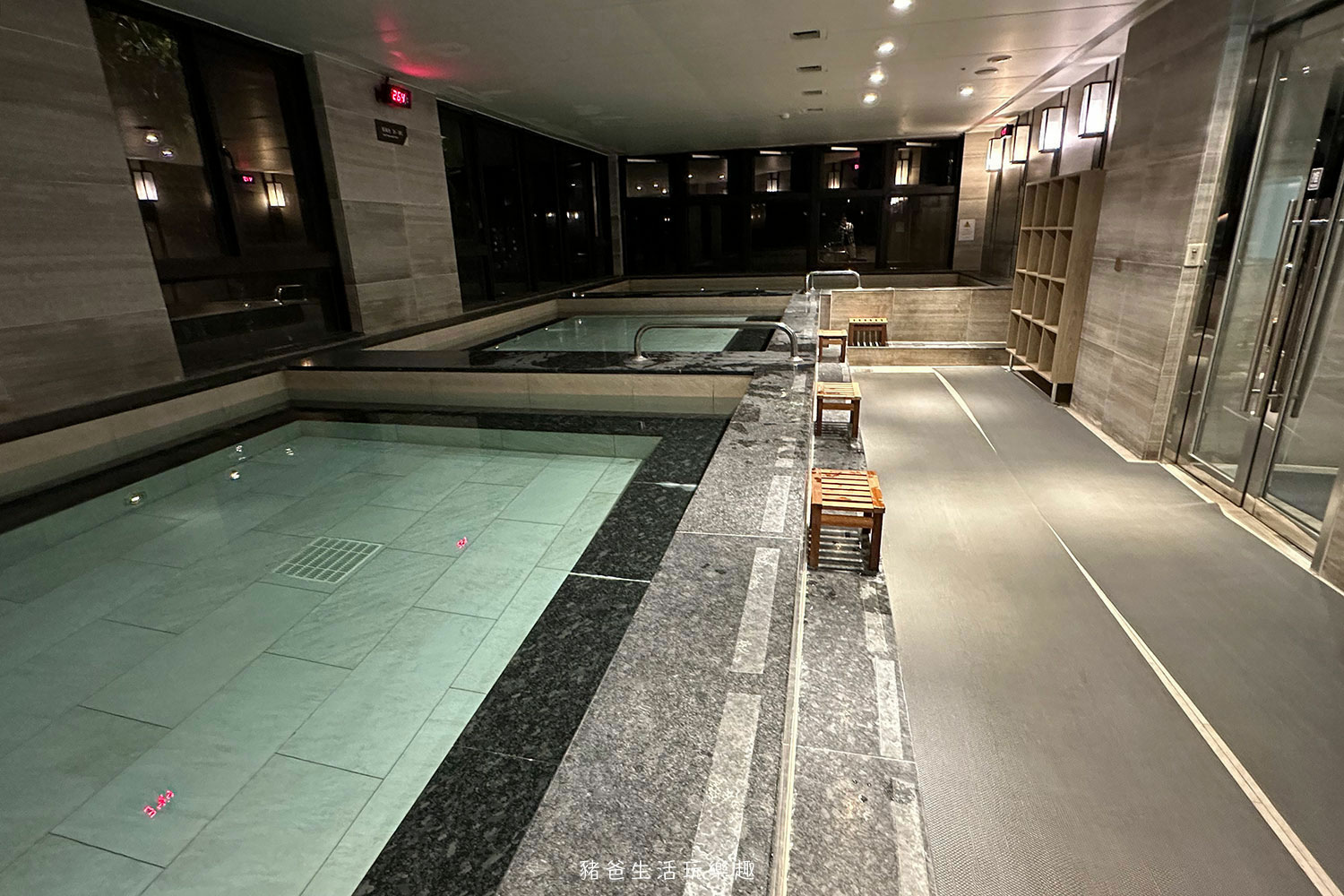 “村却國際溫泉酒店”/