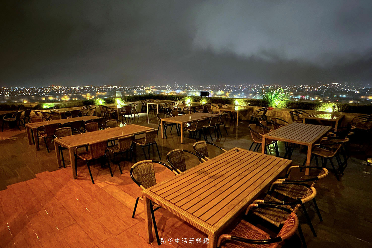 “村却國際溫泉酒店”/