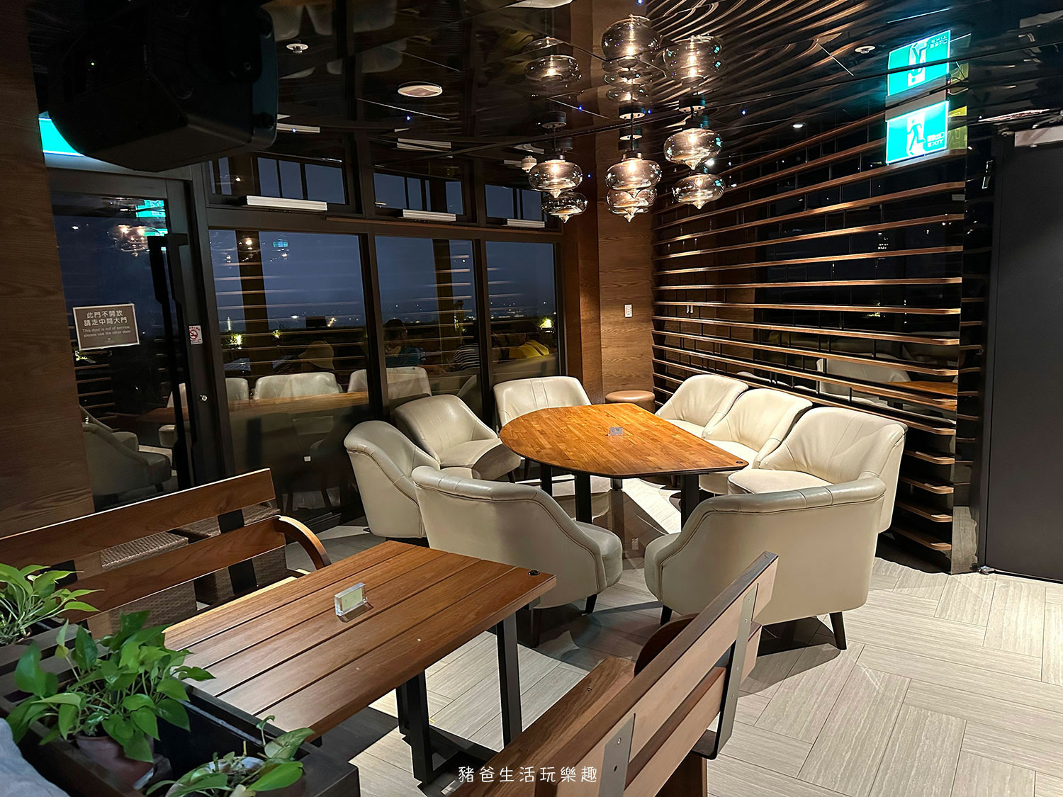 “村却國際溫泉酒店”/