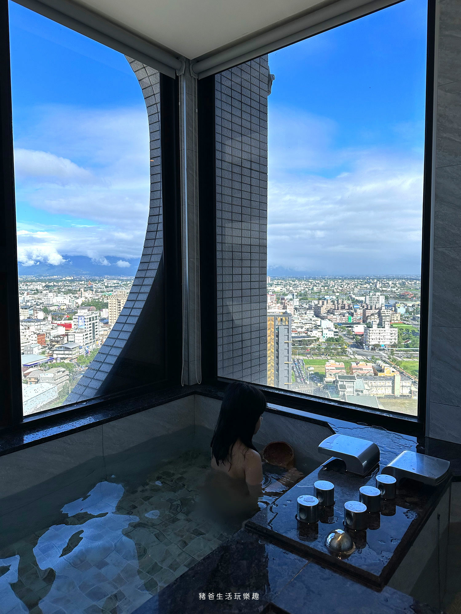 “村却國際溫泉酒店”/
